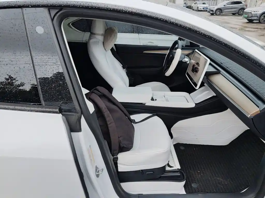Tesla Model Y — фото 25