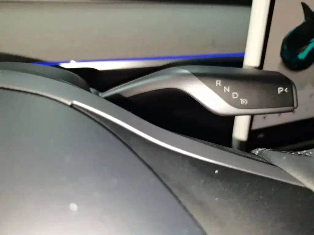 Tesla Model Y — фото 14