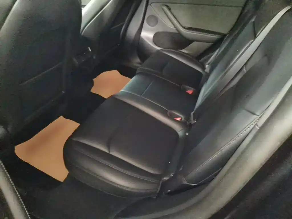 Tesla Model Y — фото 17