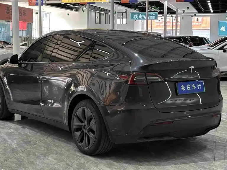 Tesla Model Y — фото 5
