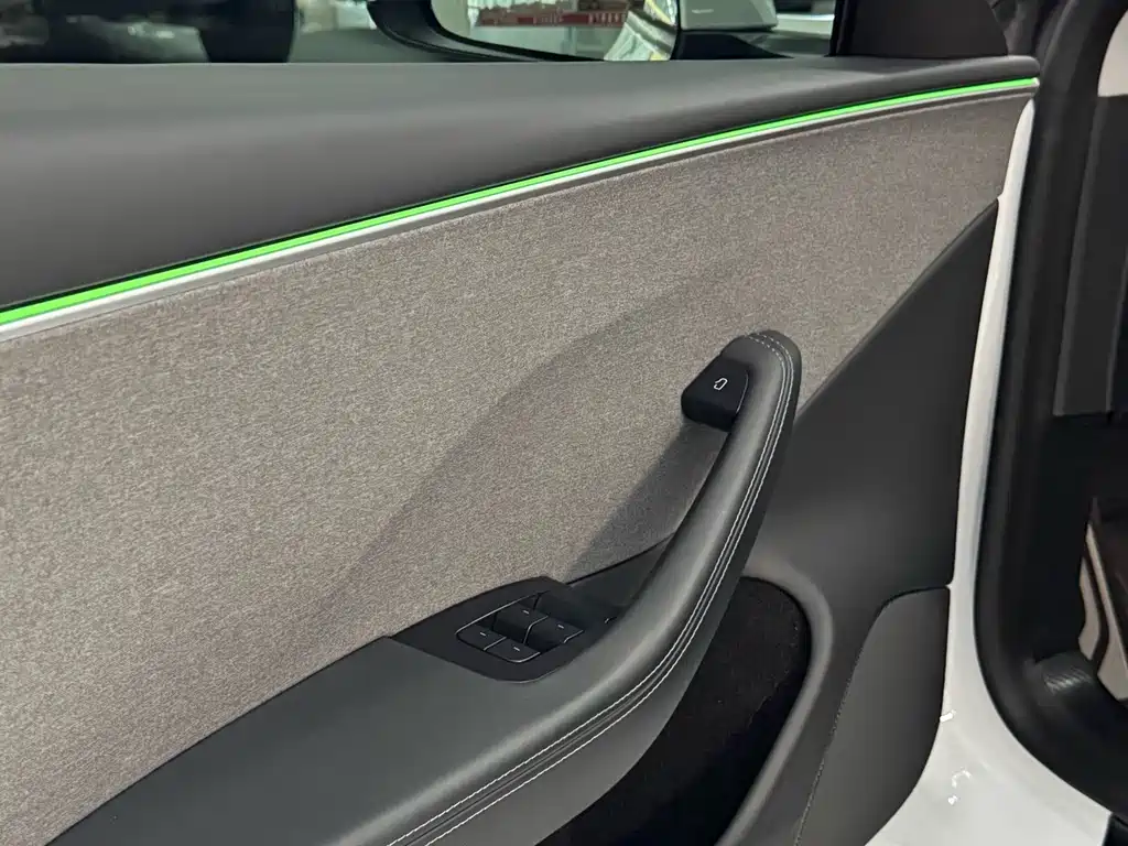 Tesla Model 3 — фото 4