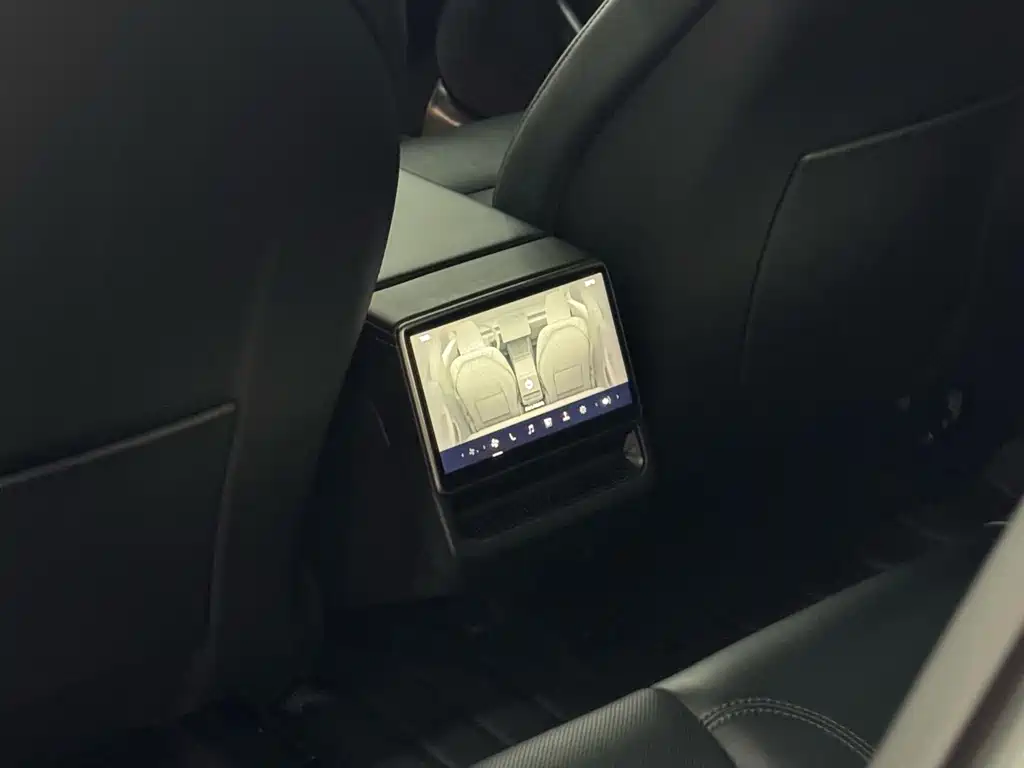 Tesla Model 3 — фото 8