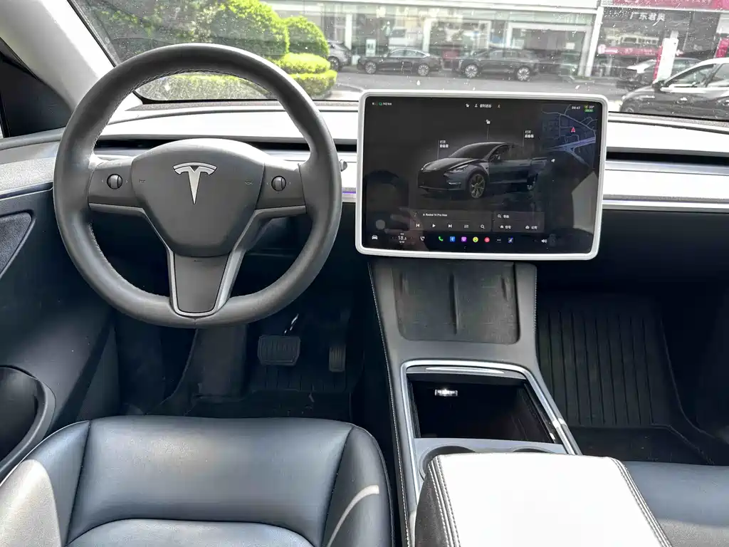 Tesla Model Y — фото 11
