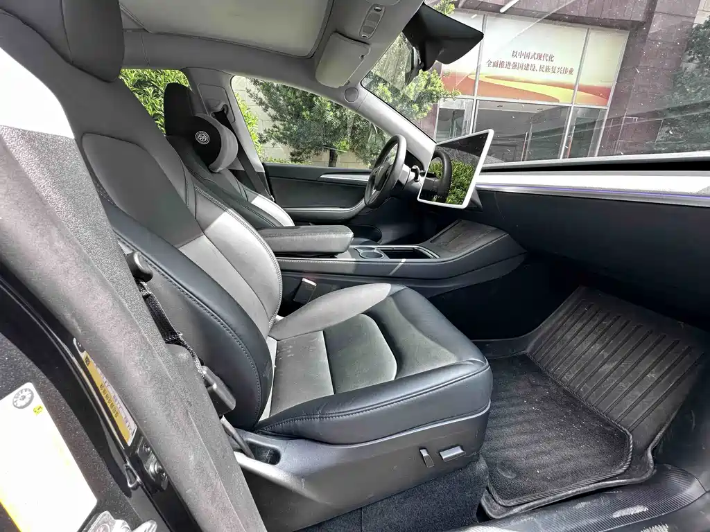 Tesla Model Y — фото 16