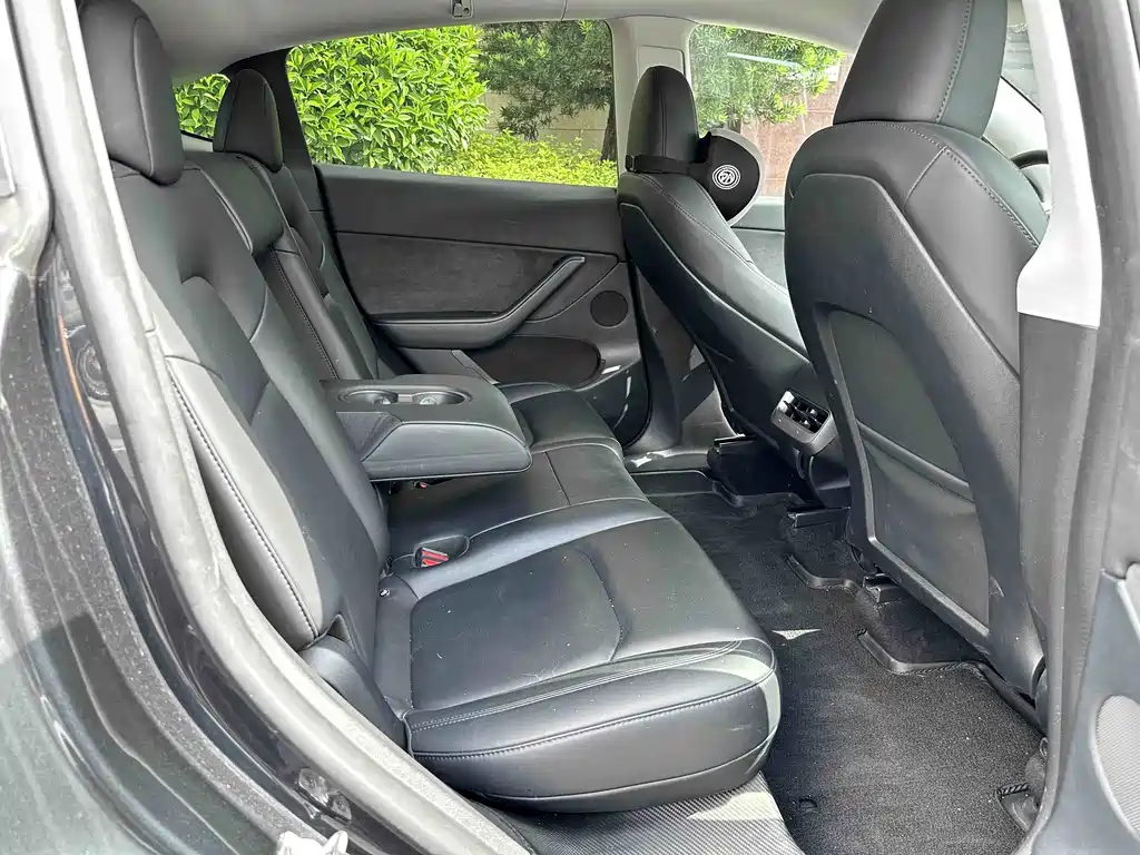 Tesla Model Y — фото 18