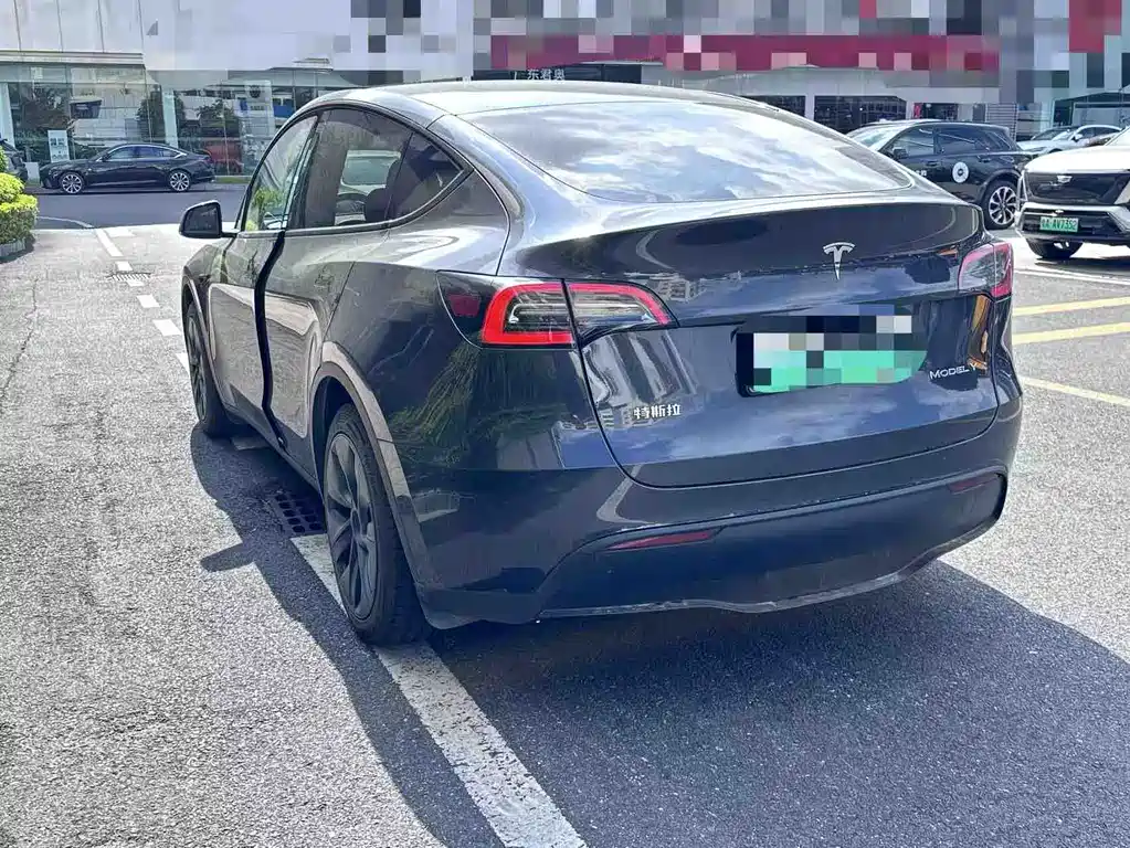 Tesla Model Y — фото 7