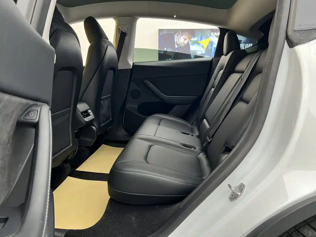 Tesla Model Y — фото 33