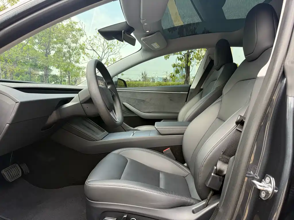 Tesla Model 3 — фото 4
