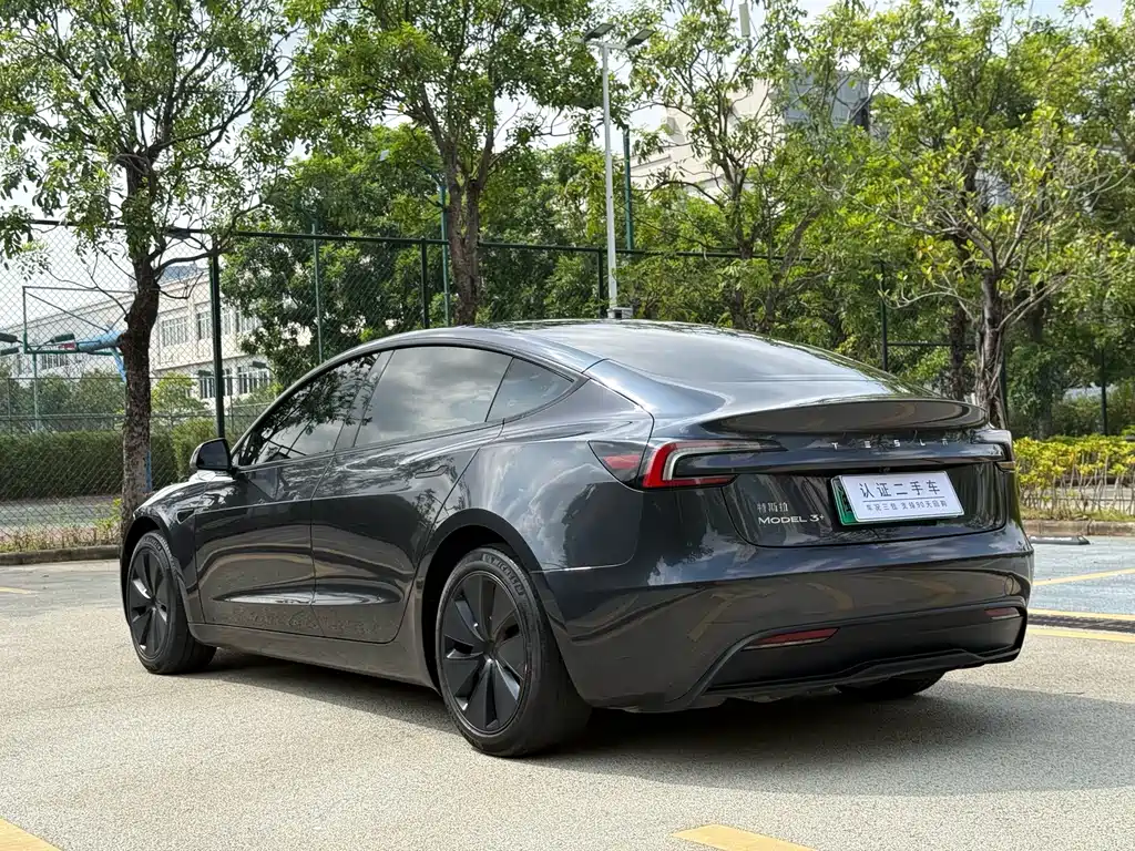 Tesla Model 3 — фото 9