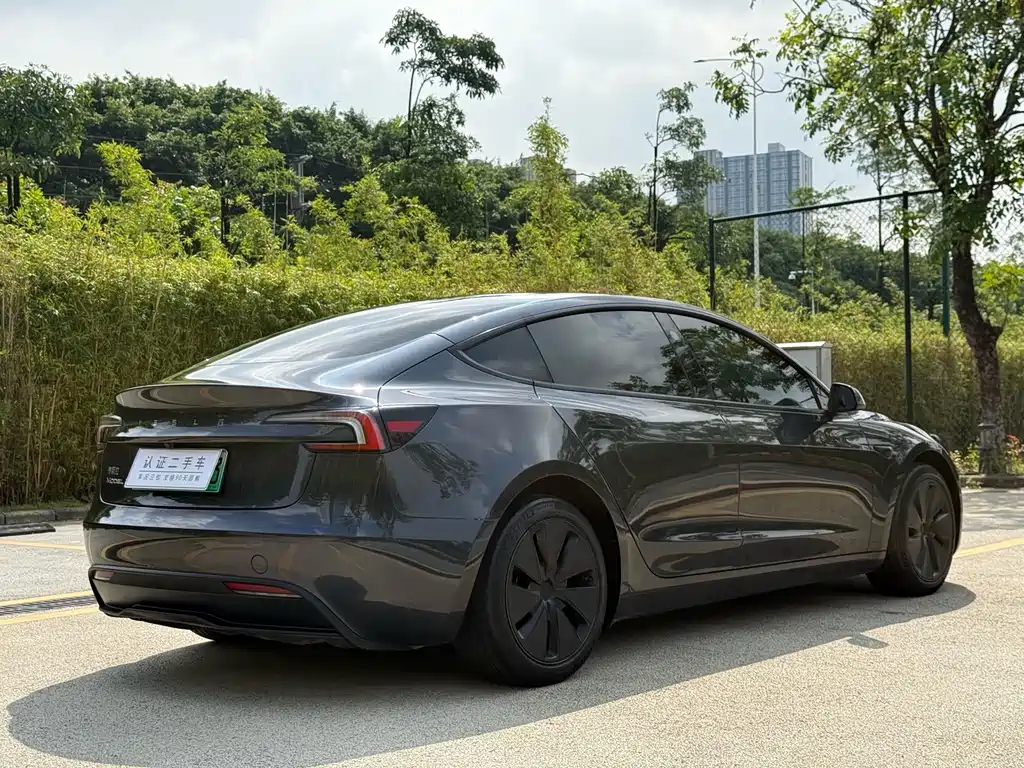 Tesla Model 3 — фото 10