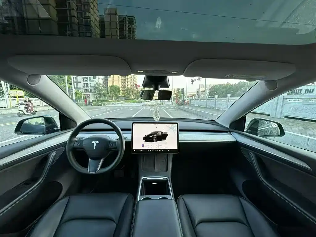 Tesla Model Y — фото 4
