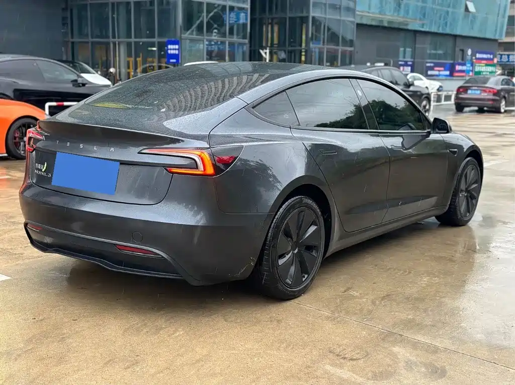 Tesla Model 3 — фото 3