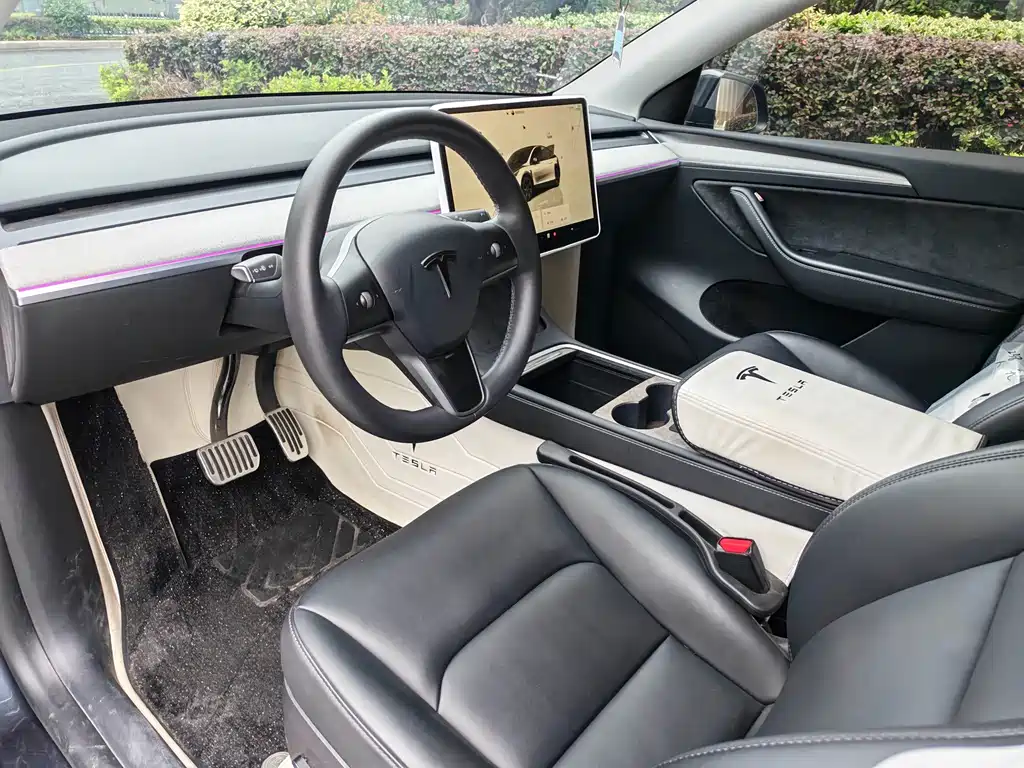 Tesla Model Y — фото 11