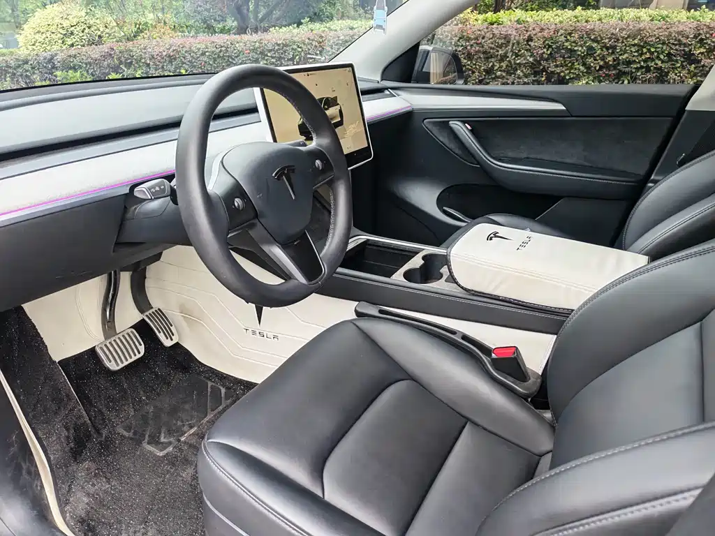 Tesla Model Y — фото 13