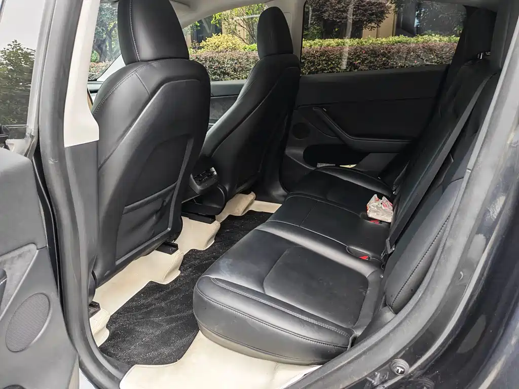 Tesla Model Y — фото 14