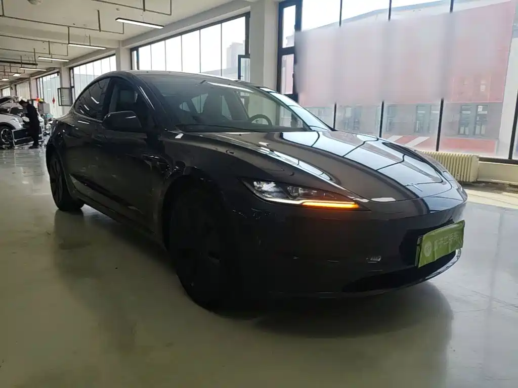 Tesla Model 3 — фото 4