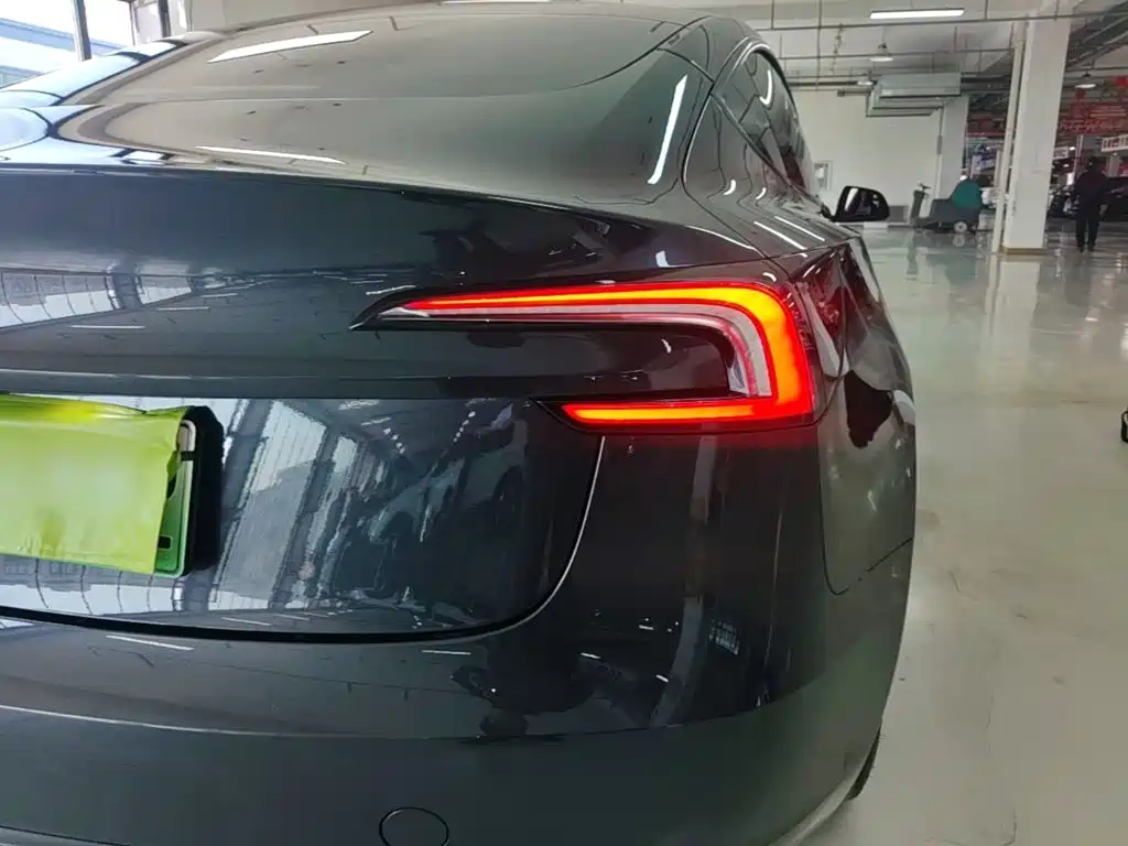 Tesla Model 3 — фото 8