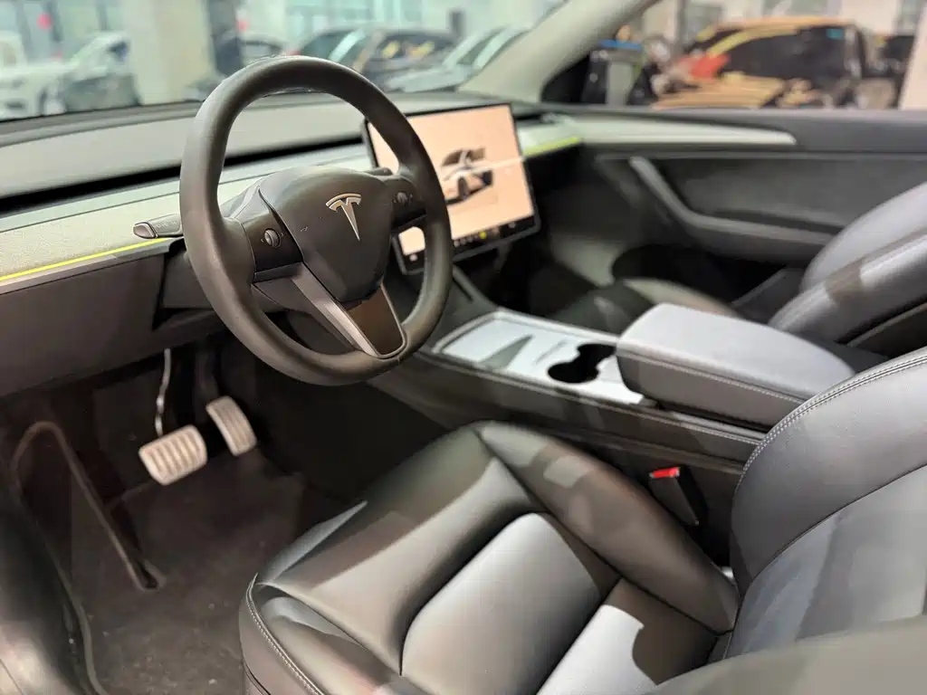 Tesla Model Y — фото 5