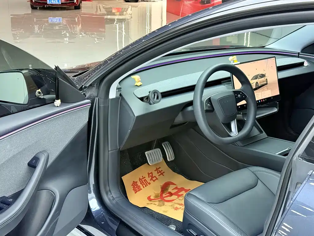 Tesla Model 3 — фото 4