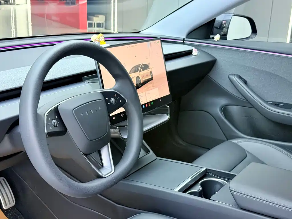 Tesla Model 3 — фото 5