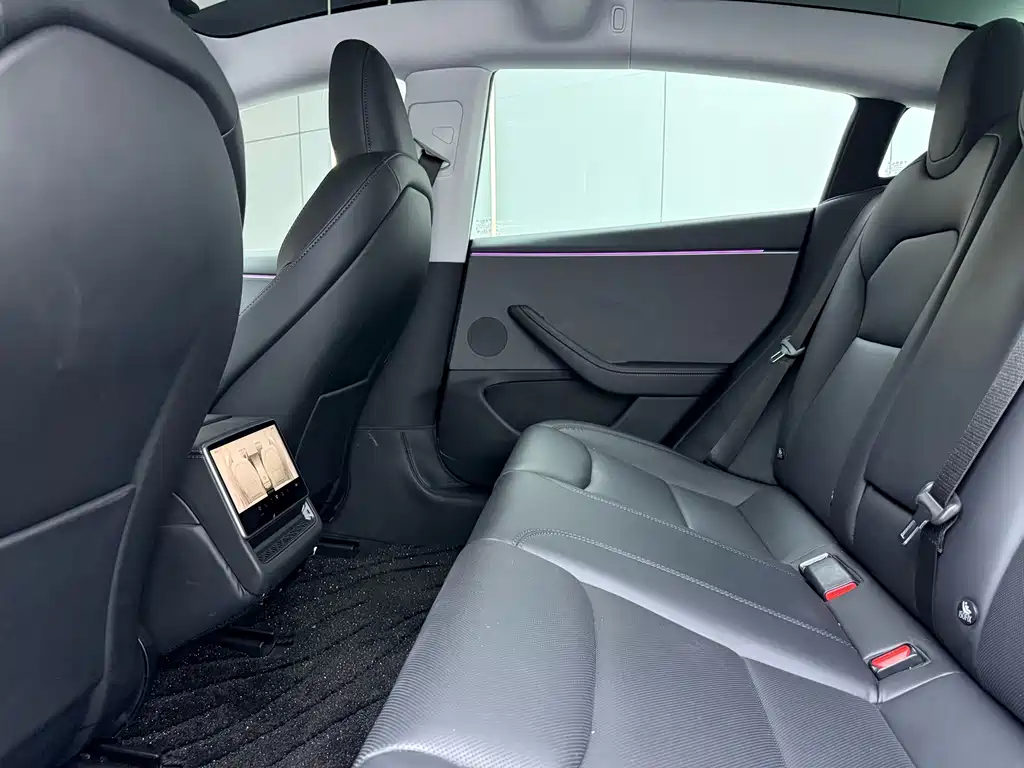 Tesla Model 3 — фото 10
