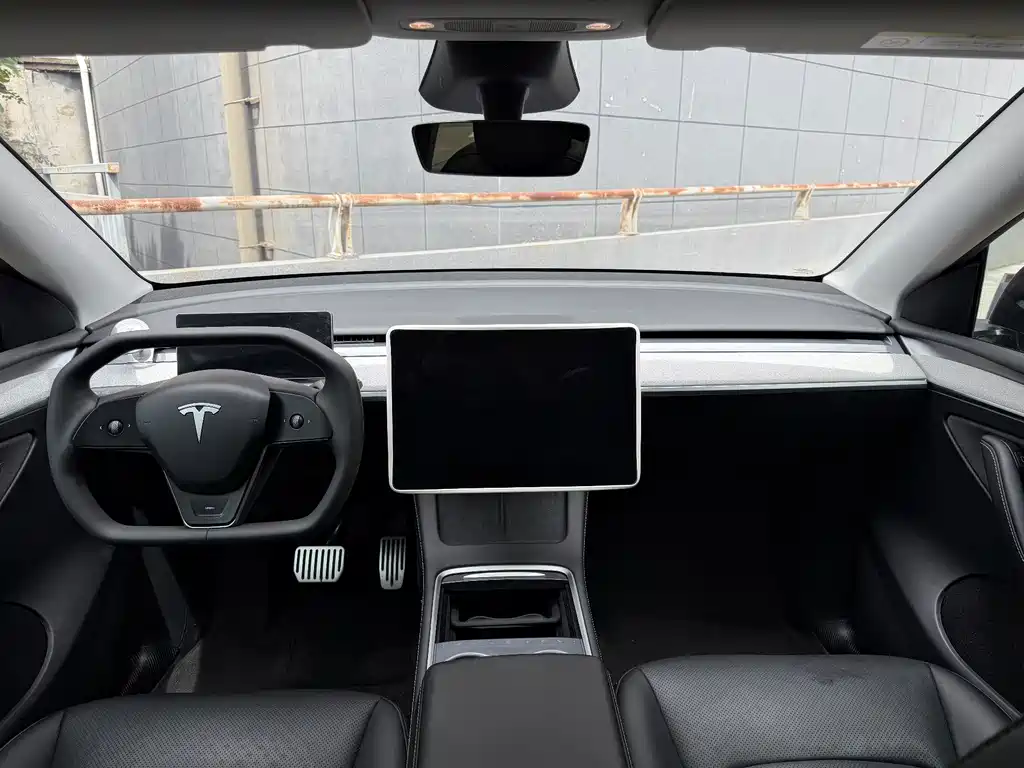 Tesla Model Y — фото 8