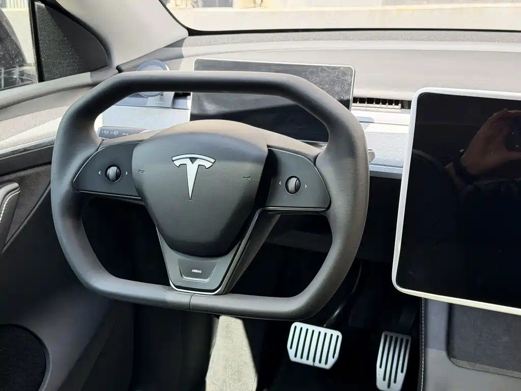 Tesla Model Y — фото 9