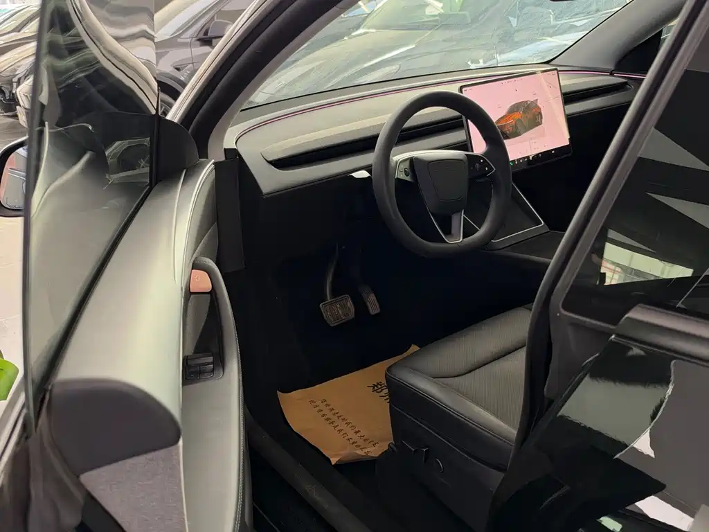 Tesla Model Y — фото 6