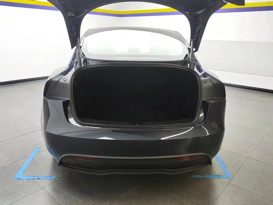 Tesla Model 3 — фото 4