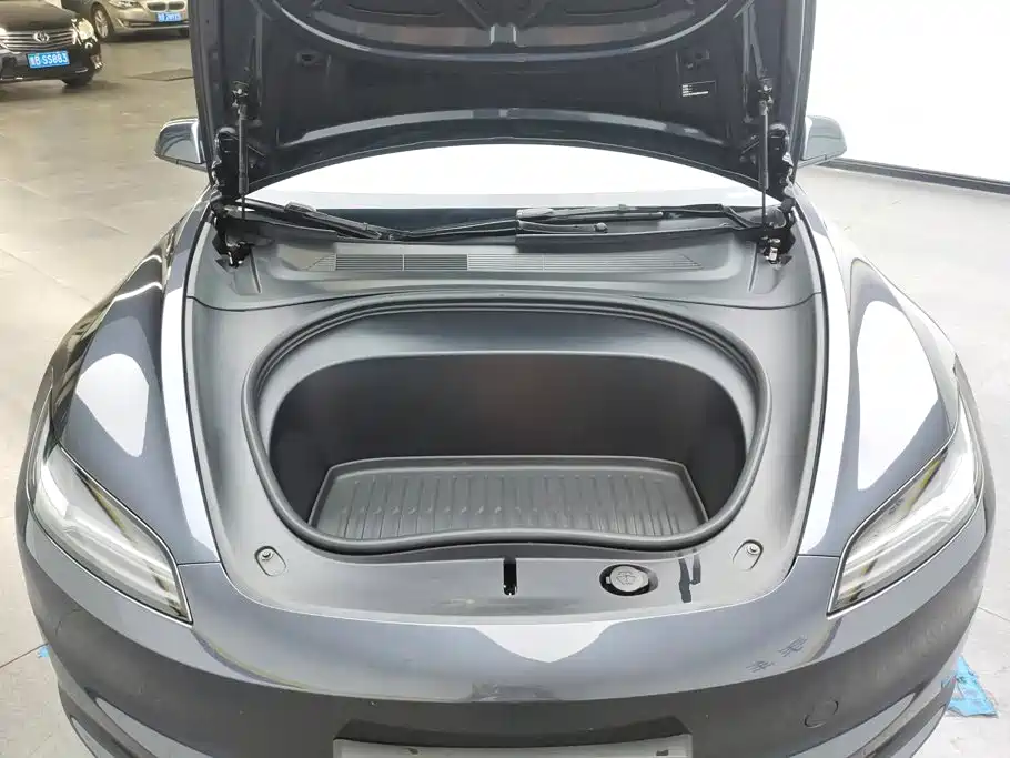 Tesla Model 3 — фото 10