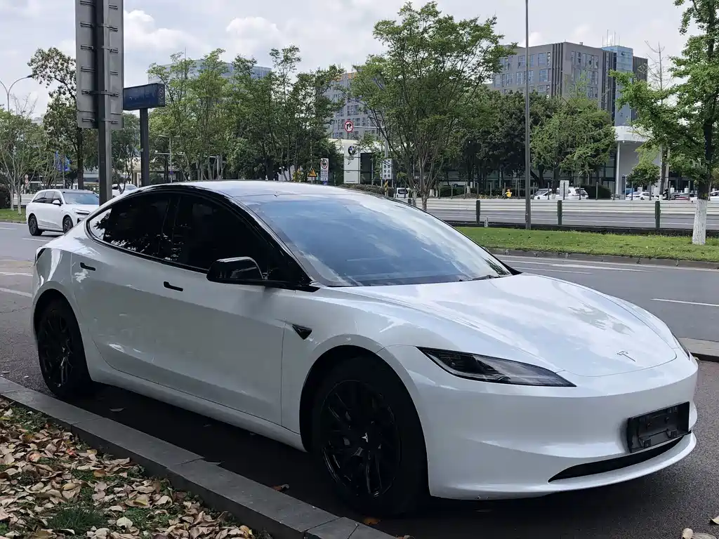 Tesla Model 3 — фото 3
