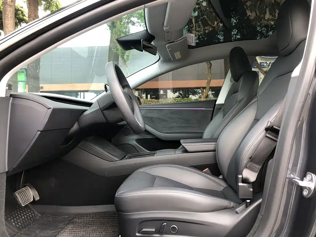 Tesla Model 3 — фото 4