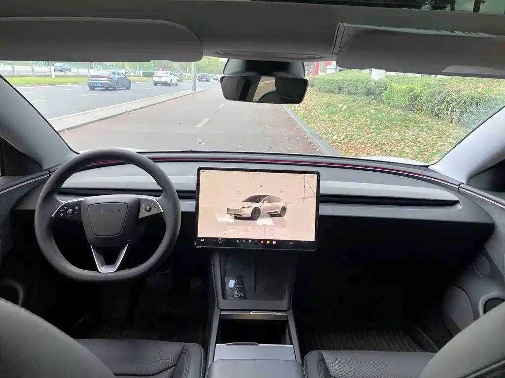 Tesla Model 3 — фото 7