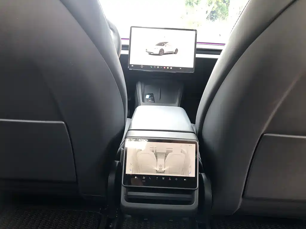 Tesla Model 3 — фото 10