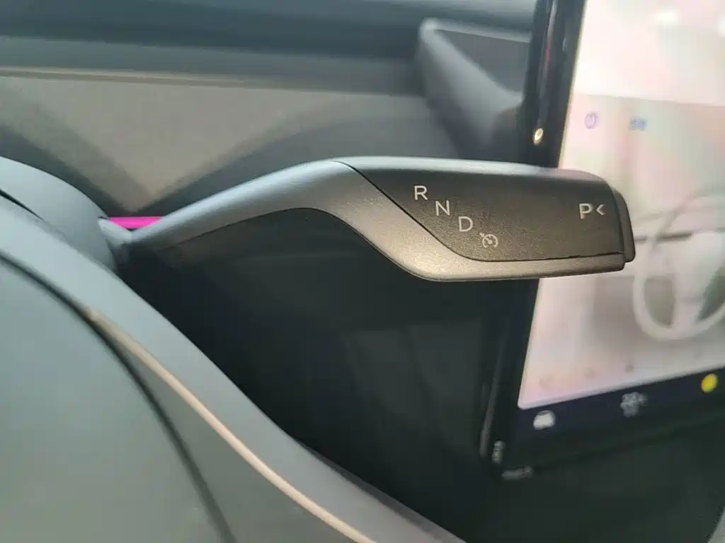 Tesla Model Y — фото 14