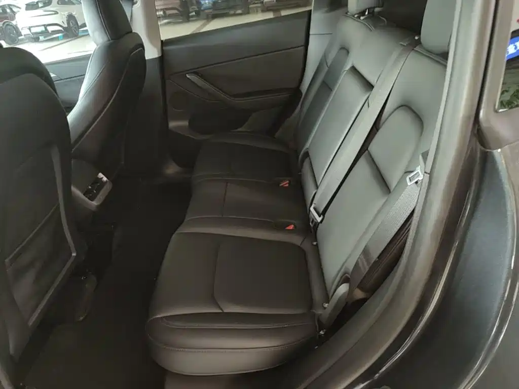 Tesla Model Y — фото 17