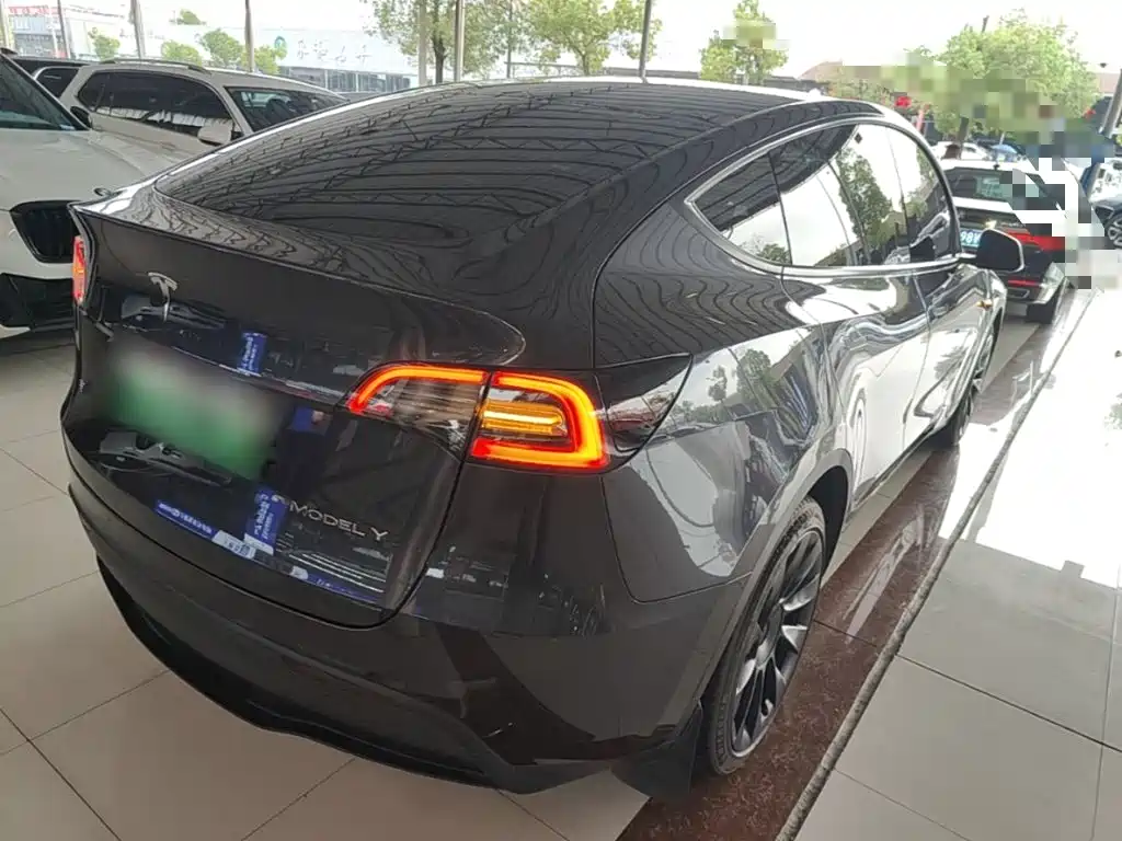 Tesla Model Y — фото 7