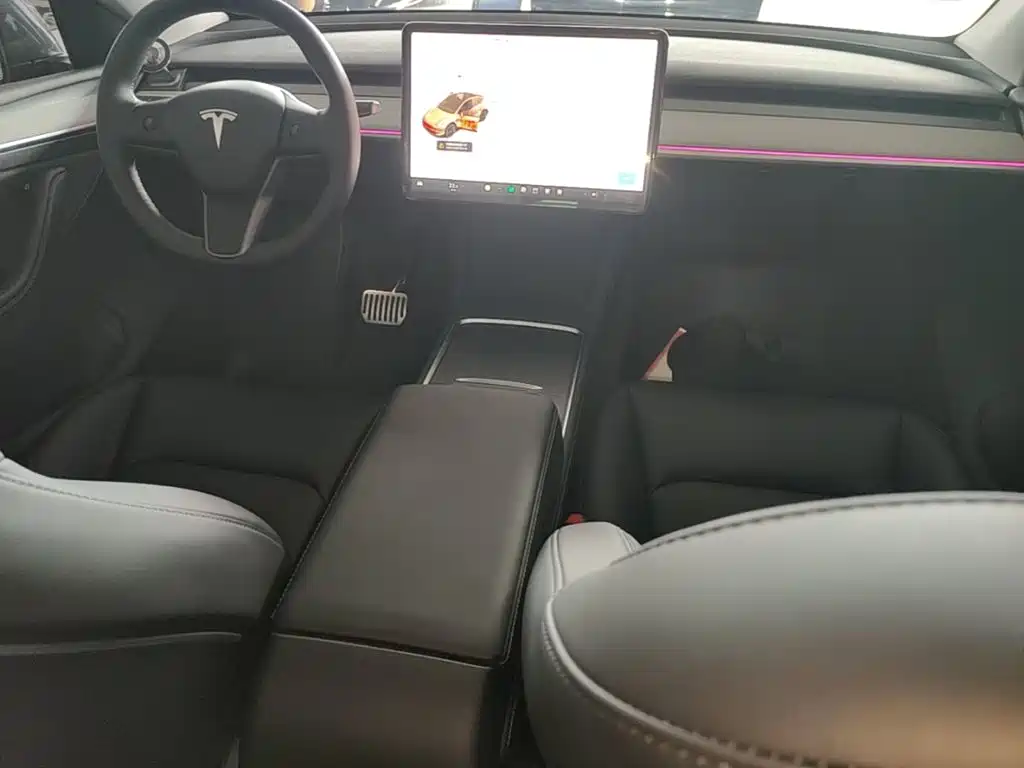 Tesla Model Y — фото 10