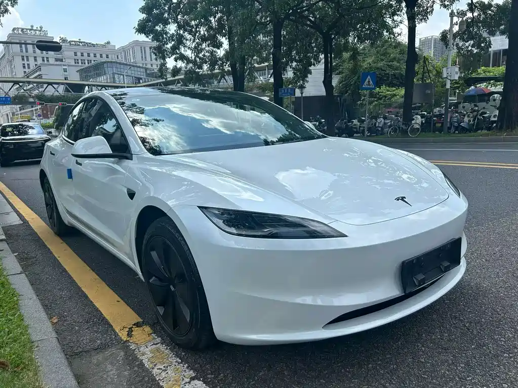 Tesla Model 3 — фото 3