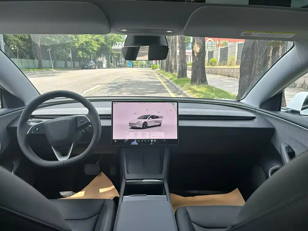 Tesla Model 3 — фото 4