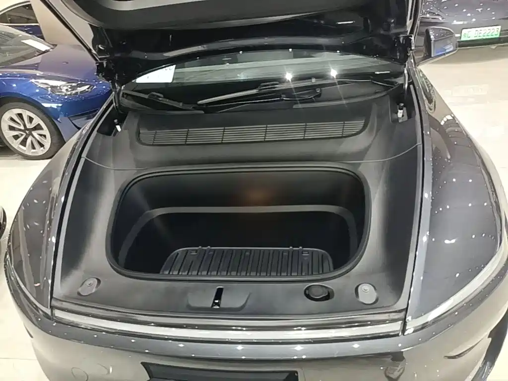 Tesla Model Y — фото 20