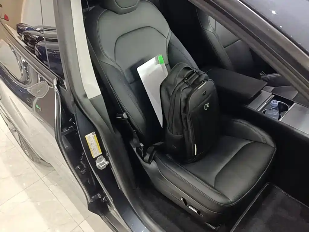 Tesla Model Y — фото 25