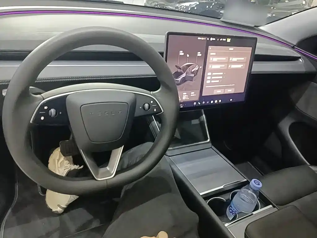 Tesla Model Y — фото 10