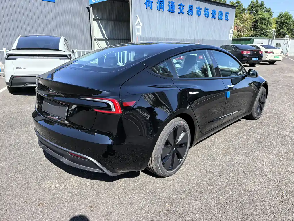 Tesla Model 3 — фото 3