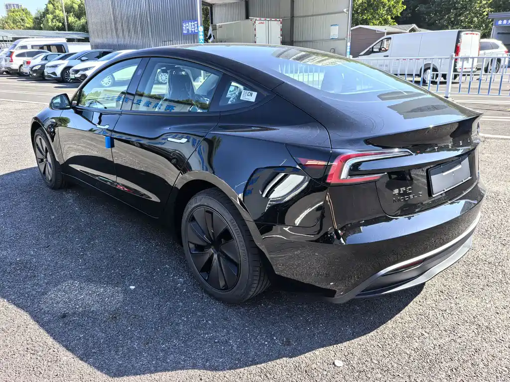 Tesla Model 3 — фото 4