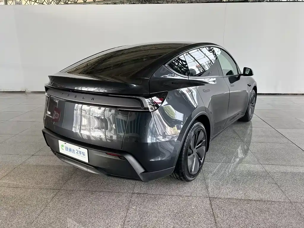 Tesla Model Y — фото 6
