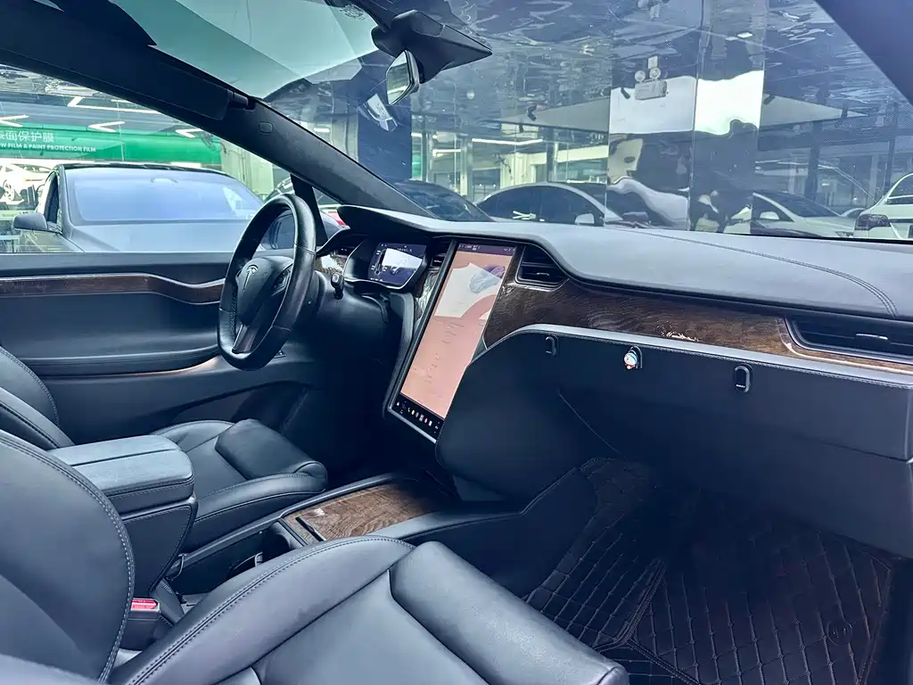 Tesla Model X — фото 6