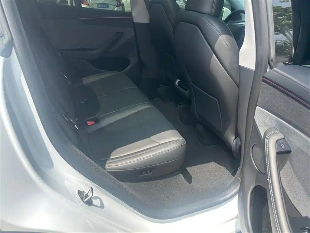 Tesla Model Y — фото 14
