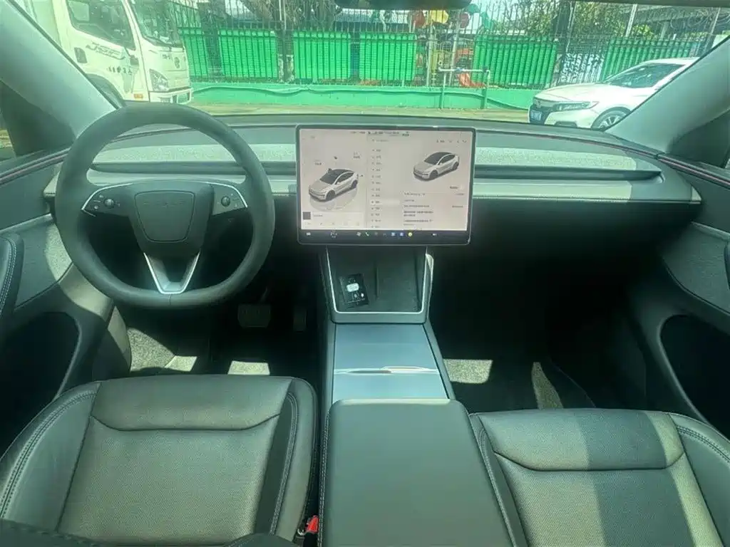 Tesla Model Y — фото 3