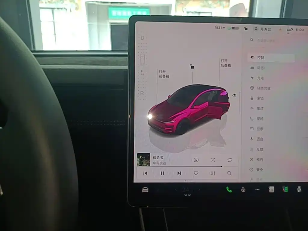 Tesla Model Y — фото 14